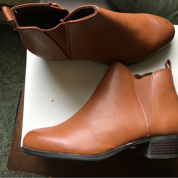 So bootie boot shoes NEW in box - Picture 2 of 5